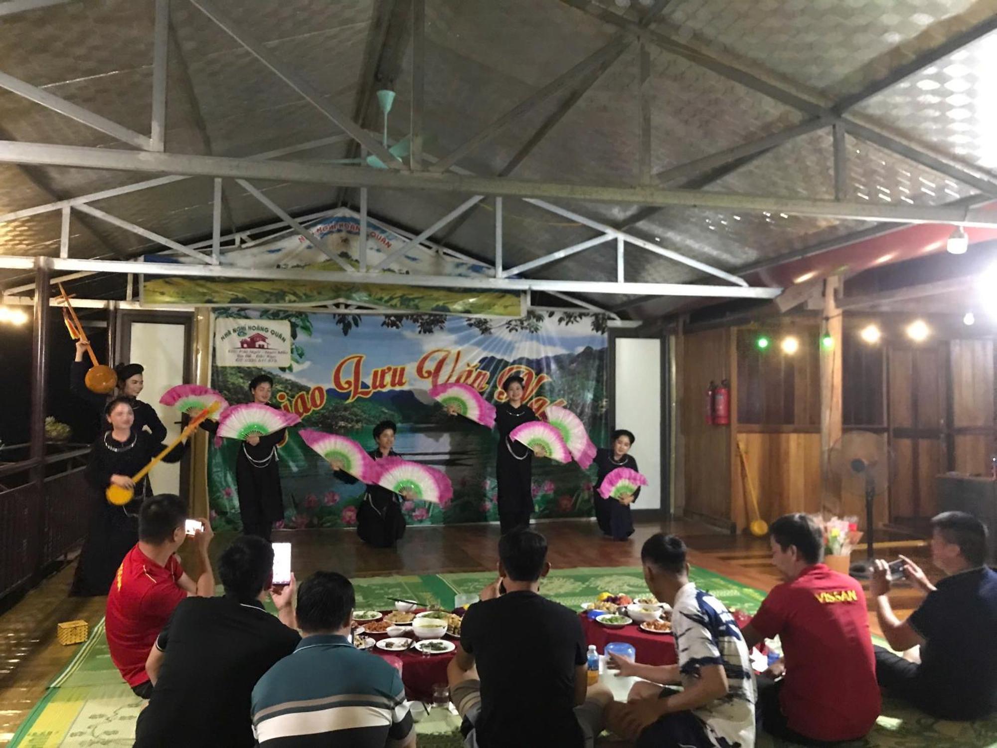 Hoang Quan Homestay Ba Be Exteriör bild