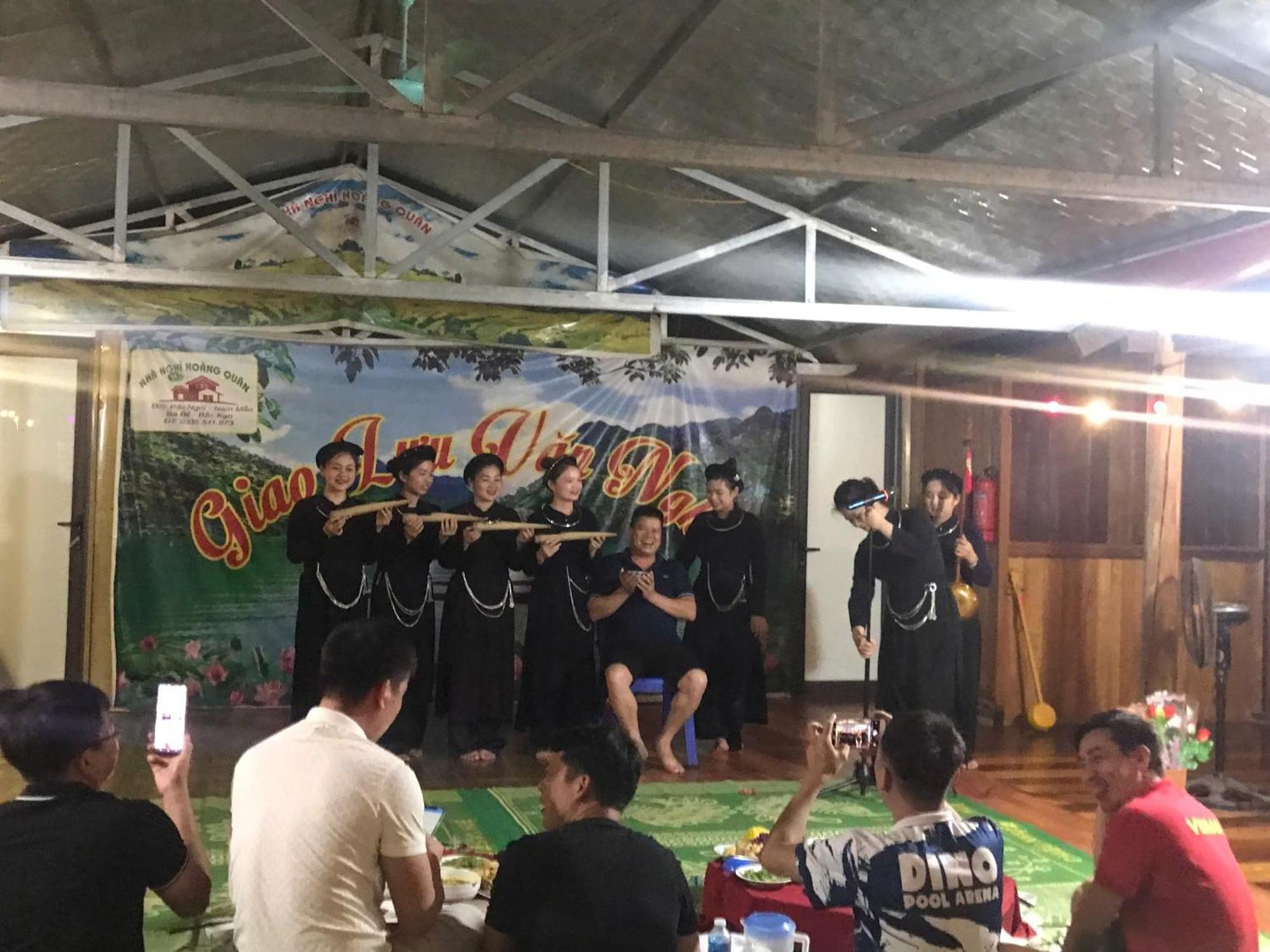 Hoang Quan Homestay Ba Be Exteriör bild